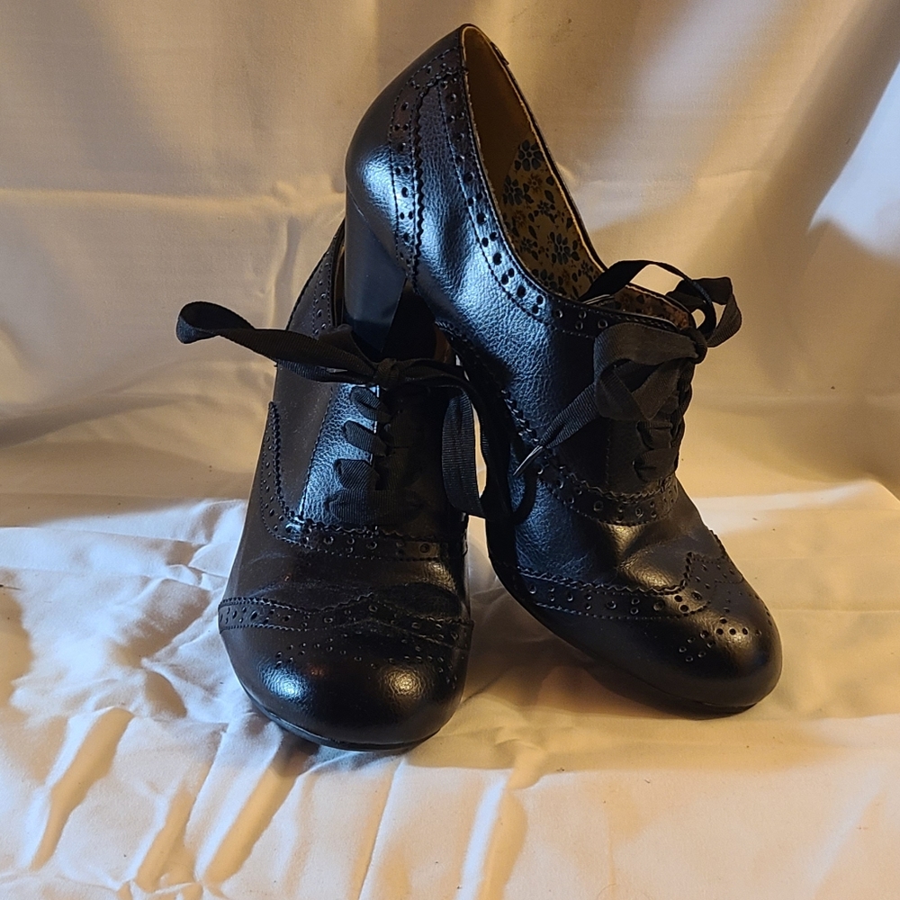 American Eagle Oxford Heels